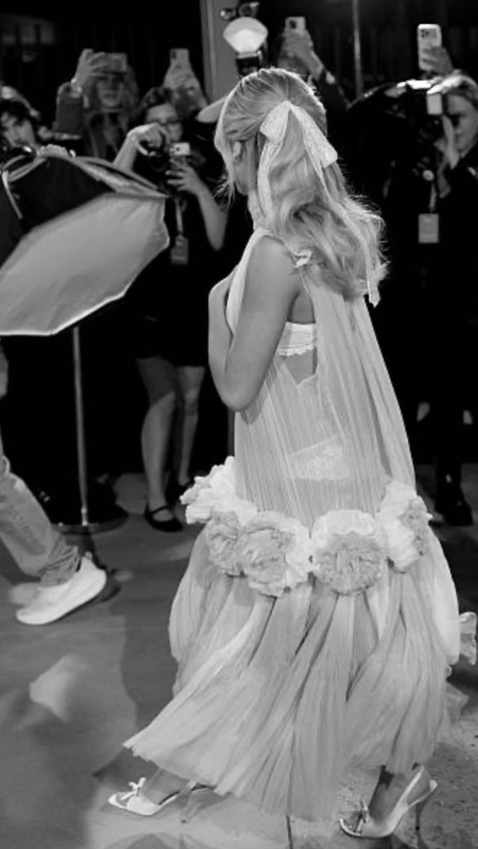 Sabrina Carpenter Daily 2.0 (Fan Account) tweet media