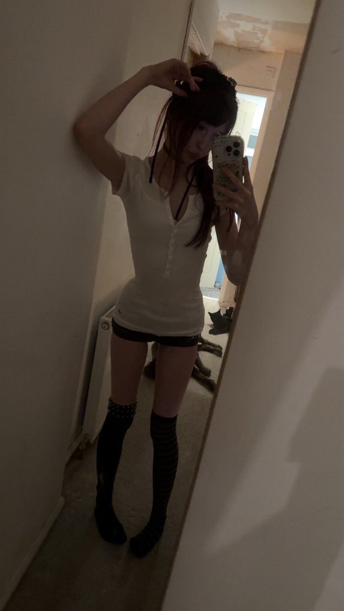 LittleDoll tweet media