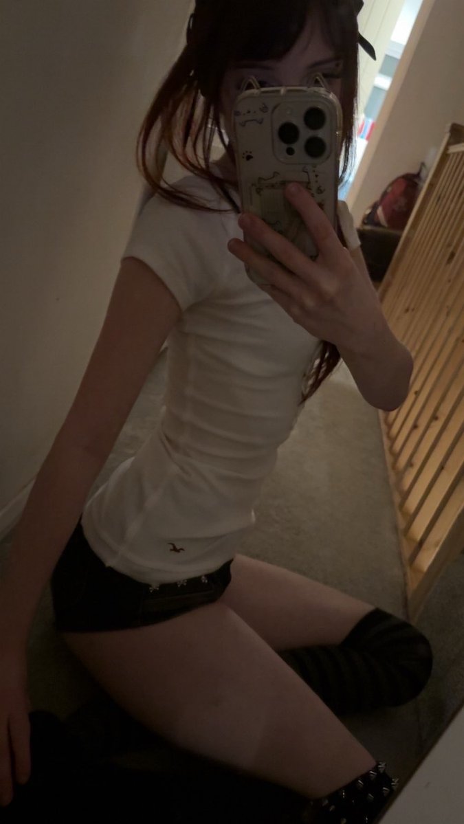 LittleDoll tweet media