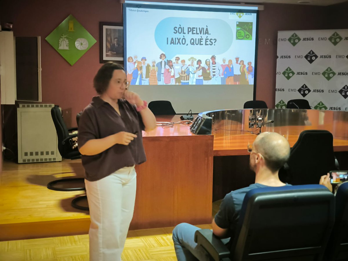 JessEMD1's tweet photo. 💚 Avui hem tancat el primer cicle de “Parlem de Salut” amb una magnífica xarrada de la fisioterapeuta Tània Perales Domini sobre el sòl pèlvic.
Hem descobert què és, quina funció té i com el podem treballar per millorar la nostra salut i benestar en el dia a dia. 

#somdeJesús https://t.co/f8NgaTlClg