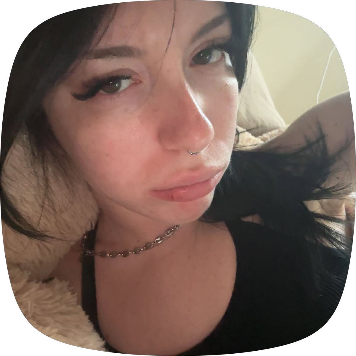 Ella tweet media