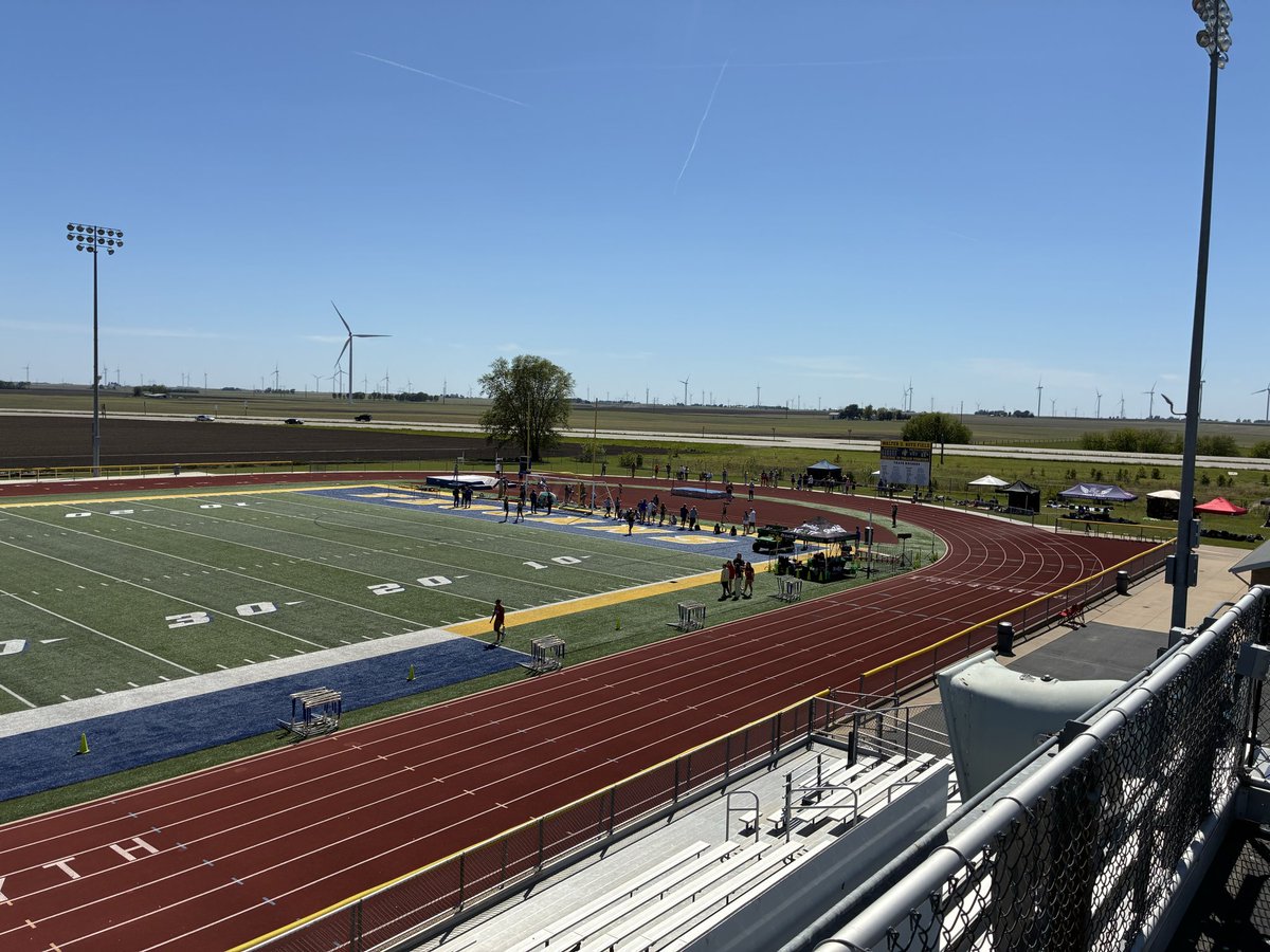 HHSBulldogCC's tweet photo. Announcing at Maroa-Forsyth HS for Class 1A Sectional today! https://t.co/f73pMbv1gR