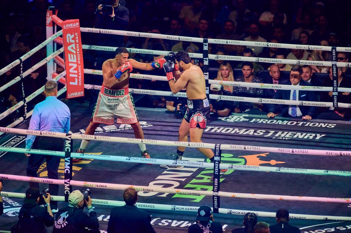 Societybees's tweet photo. Built to Win: Thomas J. Henry Backs Championship Boxing in Las Vegas.

#alexdonner #lagoulue #societyswing #livemusic #newyorknightlife https://t.co/OfhQNApnbR
