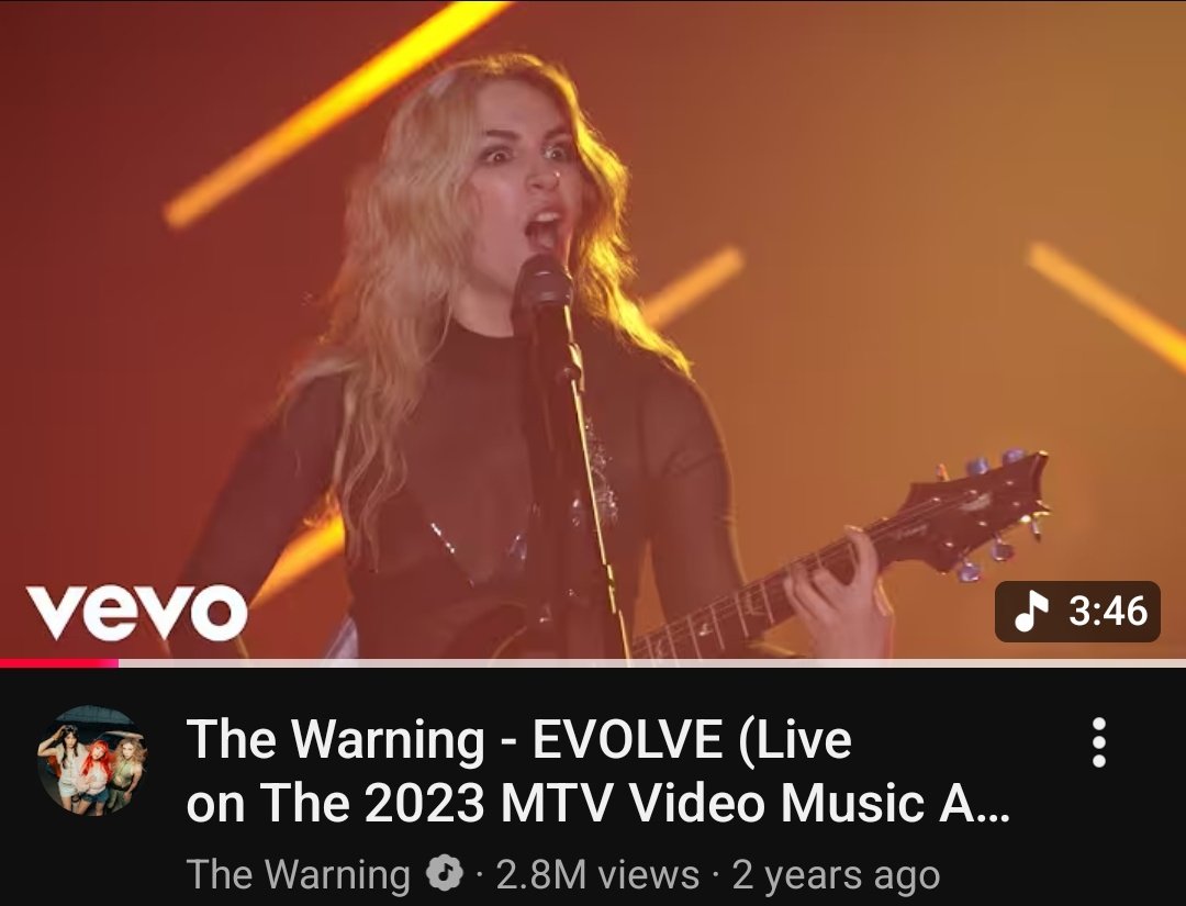 ByulsDisciple's tweet photo. Almost 3 years ago I was sat in my bedroom in south africa, on YouTube searching "Demi Lovato VMA performance" watching her rock medley & then saw a thumbnail off to the side of another VMA performance... a woman with a guitar & intense expression... immediately i clicked ... that's when I found The Warning... and then proceeded to not sleep for 4 days as I watched everything they'd ever released. Today Pau and Ale posted a picture with the very woman I have admired since I was 8, and who I thank for helping me discover them. I've been sobbing for well over an hour