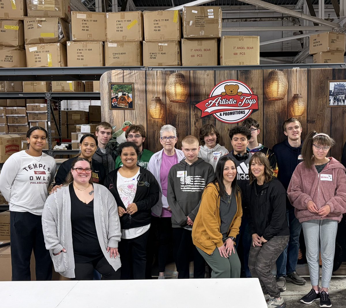 artistictoy's tweet photo. Our team had a great day with Lori Bray and the Life Skills class from Pen Argyl Area High School ✨ We were so happy to host this amazing group for their field trip today and support hands-on experiences that help build important life and workplace skills! 🧸❤️ @ColonialIU20 https://t.co/90VCjJFeCv