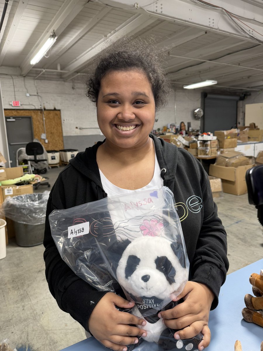 artistictoy's tweet photo. Our team had a great day with Lori Bray and the Life Skills class from Pen Argyl Area High School ✨ We were so happy to host this amazing group for their field trip today and support hands-on experiences that help build important life and workplace skills! 🧸❤️ @ColonialIU20 https://t.co/90VCjJFeCv