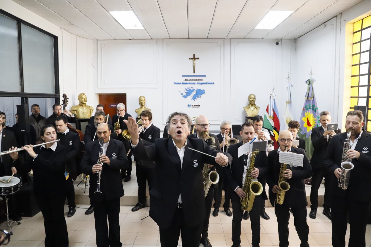 FPLanusHCD's tweet photo. 🏛️ 5° Sesión Ordinaria
En la tarde de este jueves, llevamos a cabo una nueva Sesión Ordinaria en el @hcdlanus de Lanús, donde, al inicio, la orquesta de @lanusmunicipio interpretó las estrofas del Himno Nacional Argentino, en el marco de un nuevo aniversario de su creación. https://t.co/LH5PMMaTIY