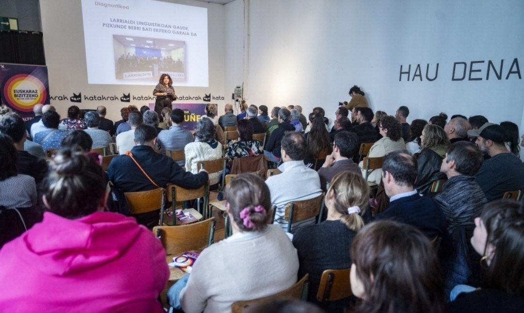 Euskal Herrian Euskaraz tweet media