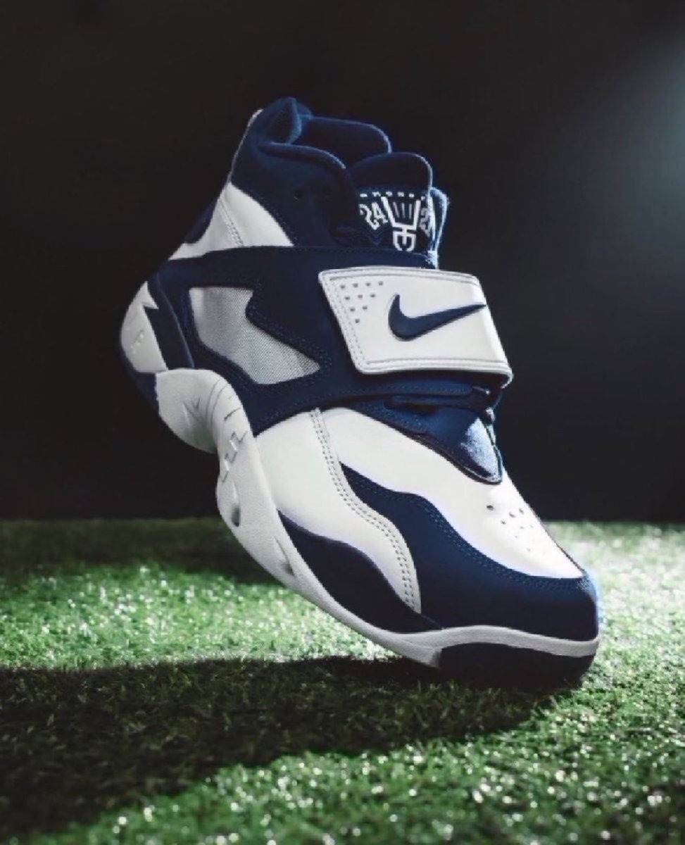 snkr_twitr's tweet photo. AD: Few sizes at $105
Nike Air Diamond Turf 'Cowboys' 

JDSports https://t.co/yFRvZdBn9F
Use code JDS10

Finishline https://t.co/iP9PRF6DUl
Use code FNL10

Use STATUS Rewards https://t.co/e55B0sGsrz