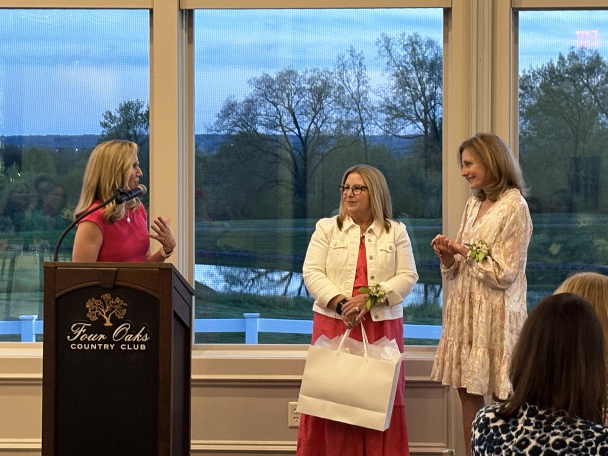 LowellGeneral's tweet photo. Congratulations to Cecelia “Cece” Lynch, DNP, RN, NEA-BC, FACHE, Vice President of Patient Care Services and Chief Nurse Executive at Tufts Medicine Lowell General Hospital, on receiving the @DAISY4Nurses  Lifetime Achievement Award. 🌼 #TuftsMedicineNurses https://t.co/wo2HR61RnA