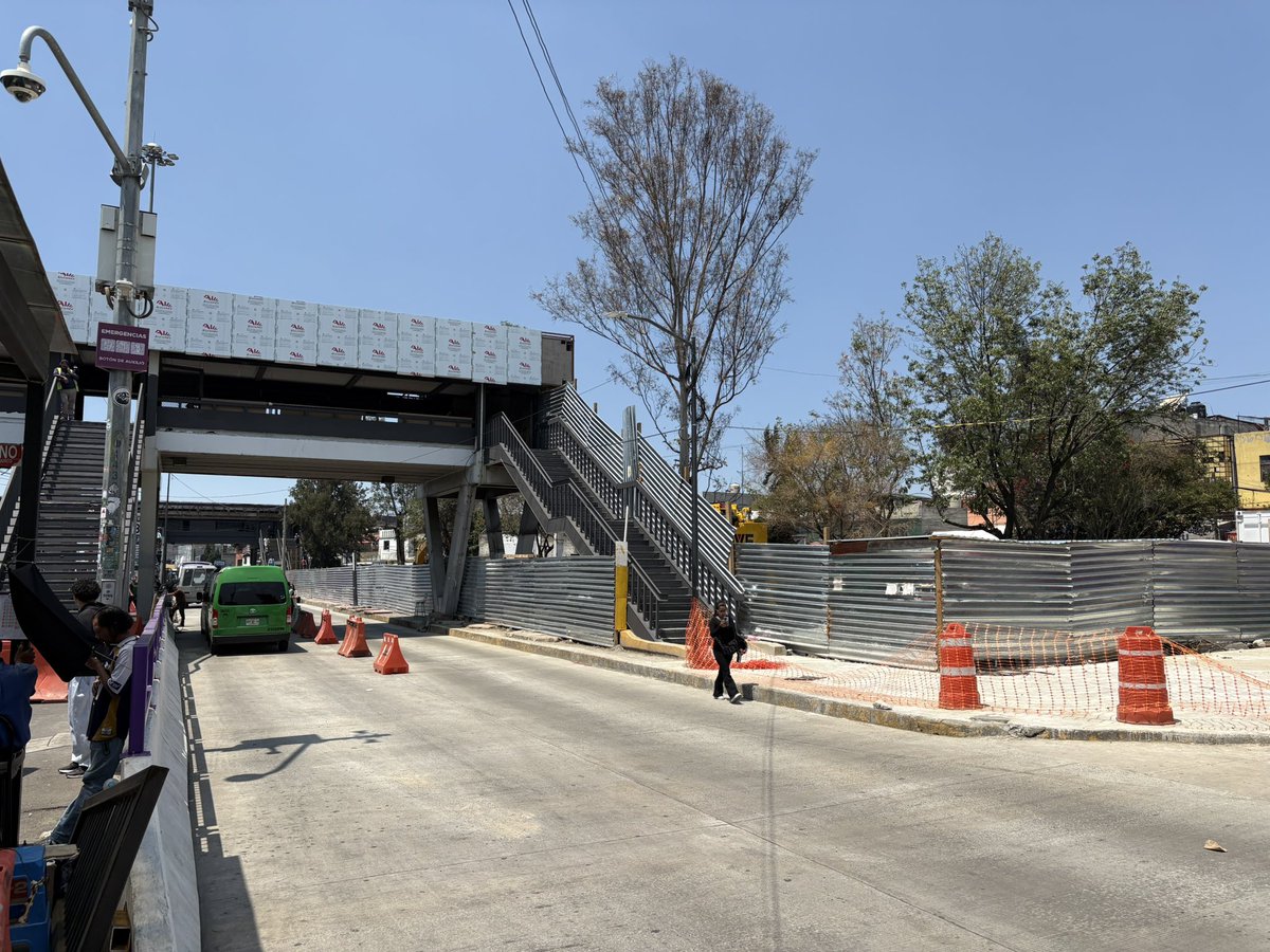 NacionTransporT's tweet photo. A menos de un mes del evento deportivo, estaciones, tramos, calles y muchos espacios se encuentran sin terminar #valiólapena #ciudadanía #caos @Gabemov @LaSEMOVI @MetroCDMX @MetrobusCDMX https://t.co/DKkz7HElz9