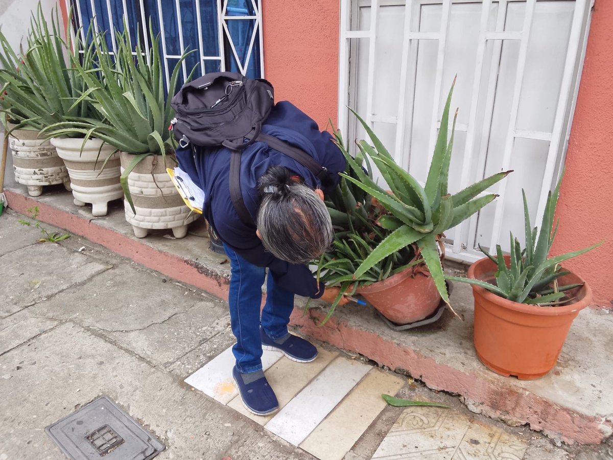Salud_Guayas's tweet photo. #MSPEnTerritorio | Con el objetivo de evitar casos febriles por causa de la picadura del mosquito 🦟🚫, #ControlVectorial realiza eliminación de criaderos y abatización de casa en casa 🏡 en las cooperativas #JuanPabloII y #ElLimonal, norte de Guayaquil. https://t.co/Um1tRYrO4t