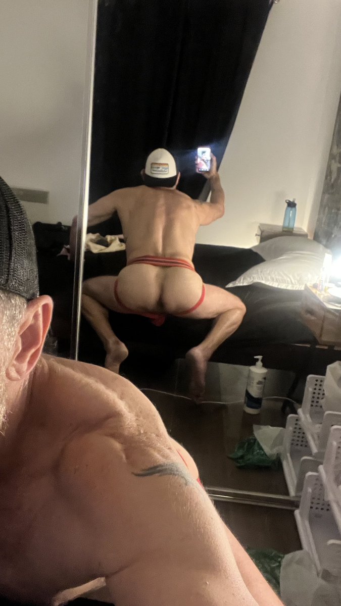 outbackpig's tweet photo. Scenes from my new place in Melbourne. Meeting the locals is a full time job #melbournegay #gaydaddy https://t.co/sHaF7Y6MFI
