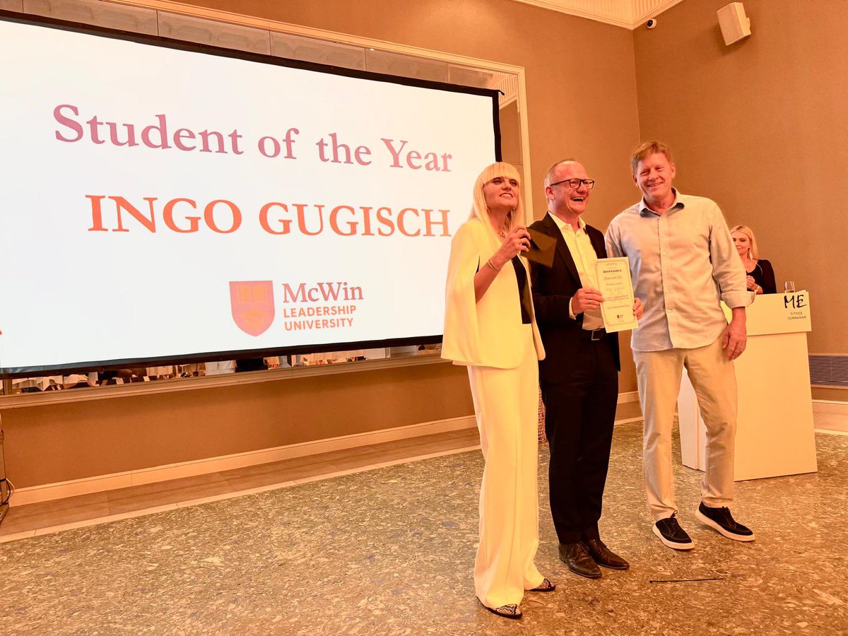 ingo_gugisch's tweet photo. Ich habe meinen Abschluss an der McWin Leadership University gemacht … und das bedeutet mir wirklich sehr viel ❤️
🍕 Außerdem haben mich über 25 Teilnehmer von 10 europäischen Restaurant-Marken zum „Student of the Year“ gewählt. Danke!
#lafamiglia #losteria  #MCWIN #leadership https://t.co/9EwxyMVV0B