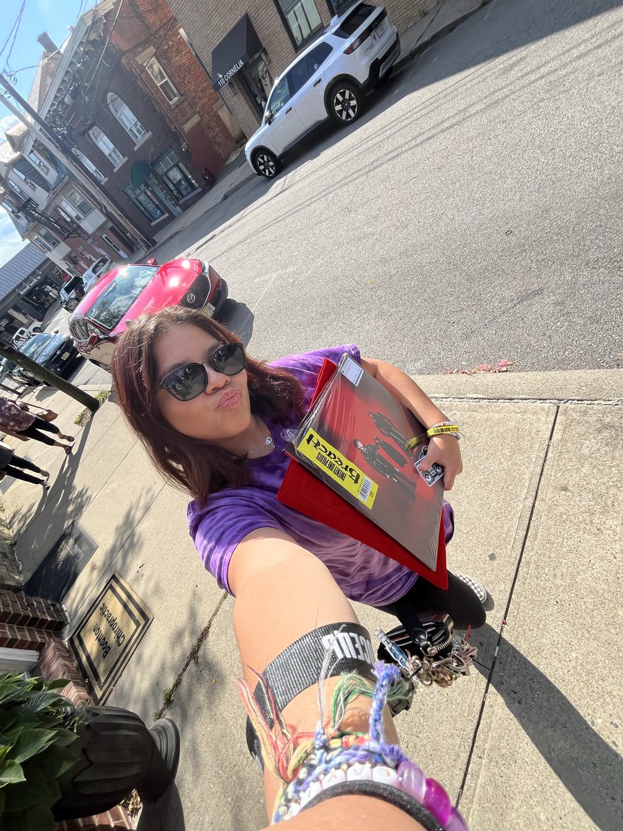 N1GHTERRORS's tweet photo. hi guys!!!
this is a new clikkie intro since @FREElNLEATHER isn’t working :’(

i’m lanie!!
i’m 21, from nj
i joined the clique during clancy era &amp; been to 7 shows so far w 4/5 more this year😋
fave song: car radio (my baby)
fave album: clancy
fave show: jones breach <3
#joshlaner https://t.co/stUqPwE0xm