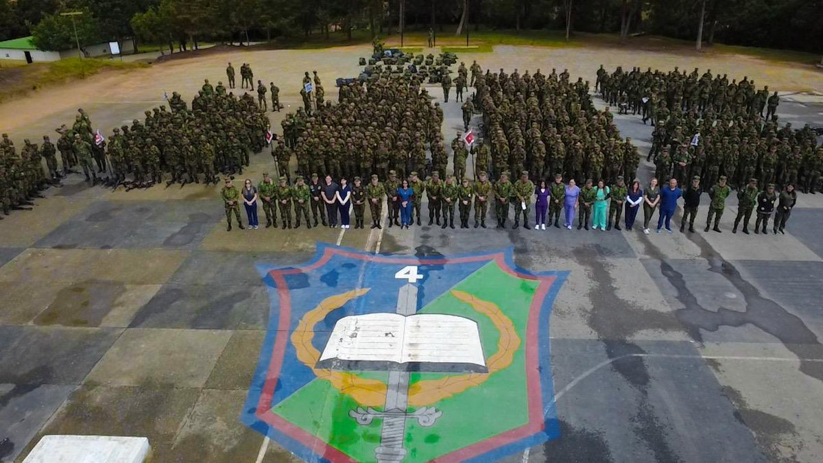 ejercito_COPER's tweet photo. 📍En Medellín, Antioquia, la Dirección de Gestión Humana del Comando de Personal junto al equipo interdisciplinario de psicología desarrolló una jornada de fortalecimiento emocional dirigida a oficiales, suboficiales y soldados de las IR 1C/26 de la Cuarta Brigada.

Durante la actividad se abordaron temas de liderazgo consciente, trabajo en equipo, comunicación asertiva, prevención del suicidio, prevención del consumo de sustancias psicoactivas y estrategias de afrontamiento. Asimismo, se realizó una misa campal para fortalecer la dimensión espiritual del personal militar.

#NuestroCompromisoEsColombia 🇨🇴