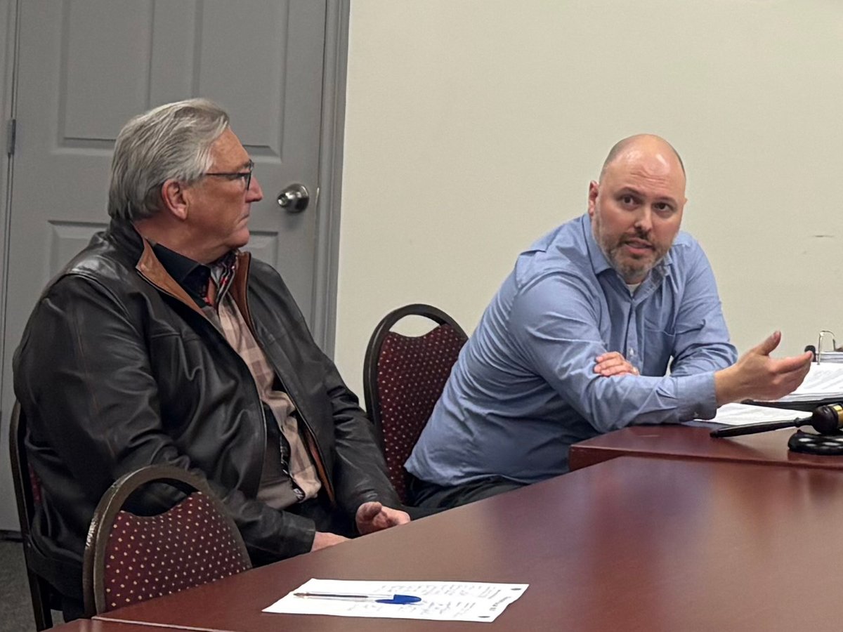 TeamstersCanada's tweet photo. Our president, François Laporte, met this week with Local 927 members who keep the Maritimes moving.

Workers out East don't accept being taken for granted. Employers who think distance from Ottawa means they can cut corners on wages or anything else are in for trouble. 

#canlab https://t.co/slJFU3iPIl