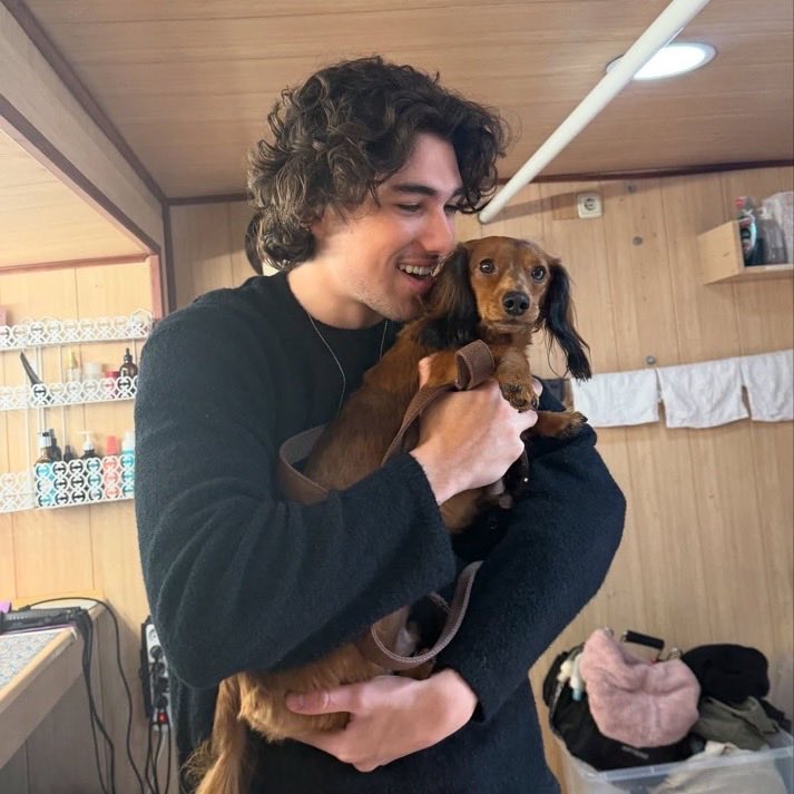 iversloganss's tweet photo. Hunter Davenport with his and Demi’s dog https://t.co/BmQMzIXIzF