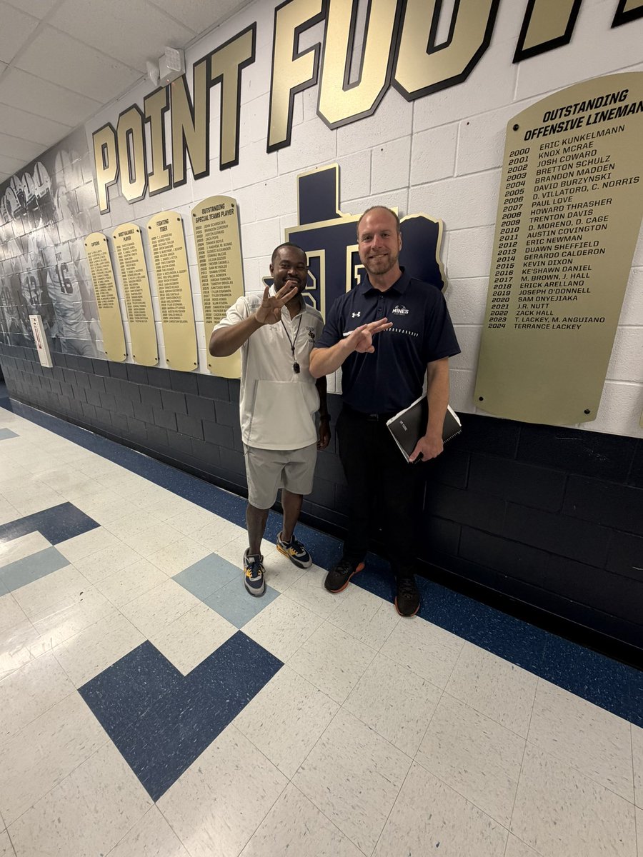 coach_pleasant's tweet photo. 🚨🚨🚨‼️ @COACHMCLAU & Colorado School of Mines for stopping by to see our young men! @CoachTorres60 @CoachDeHolmes @STPCTCFOOTBALL @stpfootballbc #CTC #TigerTempo #WeOnDat https://t.co/B7jeotfZXO