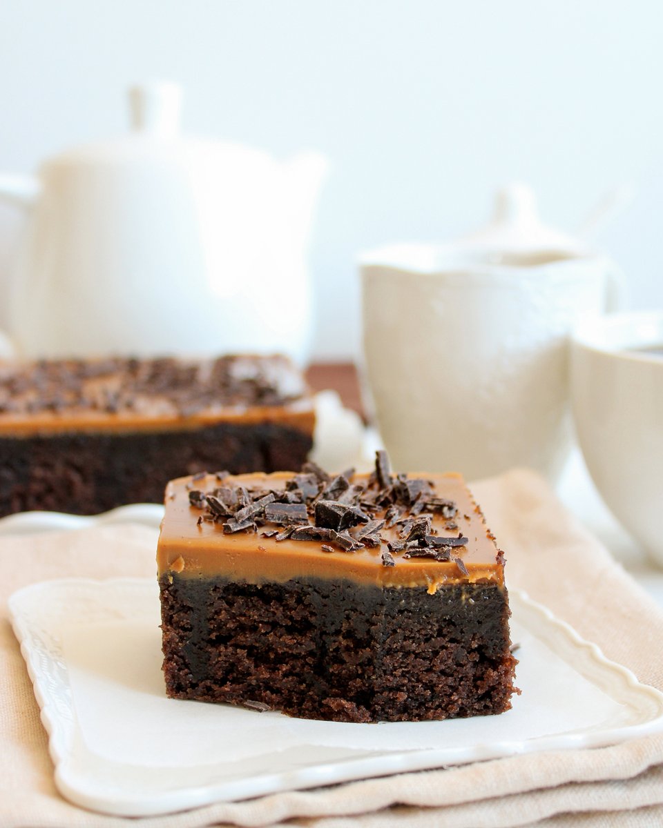 tinavesic's tweet photo. Soft vegan chocolate cake, rich double chocolate syrup, and a generous layer of Biscoff spread. And some more dark chocolate on top, for good measure. Truly the snack cake of dreams.

https://t.co/Mon22OtZ2D

https://t.co/Bsi7A62d5u https://t.co/G3Zhjo0h6k