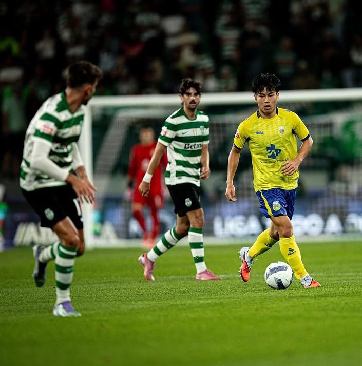 DTransferencias's tweet photo. 🚨 Taichi Fukui está referenciado pelo Sporting CP, de acordo com @abolapt.
Os “Leões” não fizeram qualquer contacto formal junto do FC Arouca pelo médio de 21 anos, adianta a mesma fonte.
O atleta japonês soma 3 golos e 5 assistências em 34 jogos esta temporada. https://t.co/6TWZABpjMU