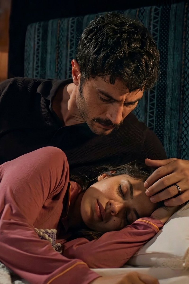 starlessaintt's tweet photo. O kadar güzel seviyor ki… 🥺 #YılSer https://t.co/WiCeF9sYCh