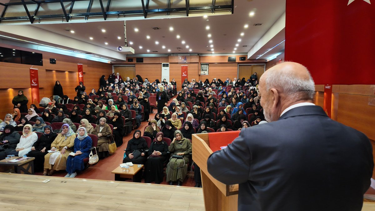 zsuleridvanoglu's tweet photo. Yüksek İstişare Kurulu üyemiz Sayın Hüseyin Hacıabdullahoğlu'nun katılımlarıyla İl Kadın Kolları Divan Toplantımızı gerçekleştirdik. https://t.co/7sZgDoExm0
