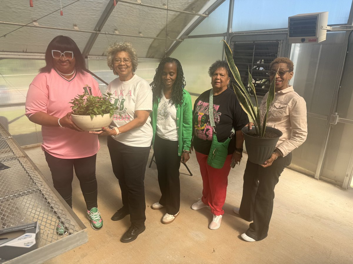 STARS_TCS's tweet photo. Thank you to everyone who supported our plant sale! 🌱 Special thanks to Alpha Kappa Alpha Sorority, Inc. for guiding and mentoring our students. https://t.co/D9pQxzmou8
