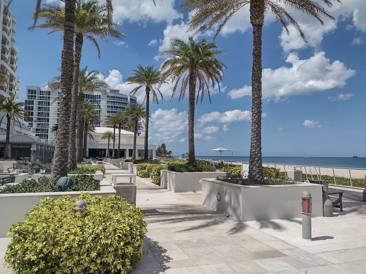 JRSJournal's tweet photo. SLACK Journals has made it to Florida! ☀️ If you're attending RWC, stop by our Booth #24! @retinaworldcongress 

#RWC2026 #RetinaWorldCongress #Ophthalmology #Retina https://t.co/IFjpVnuZqG
