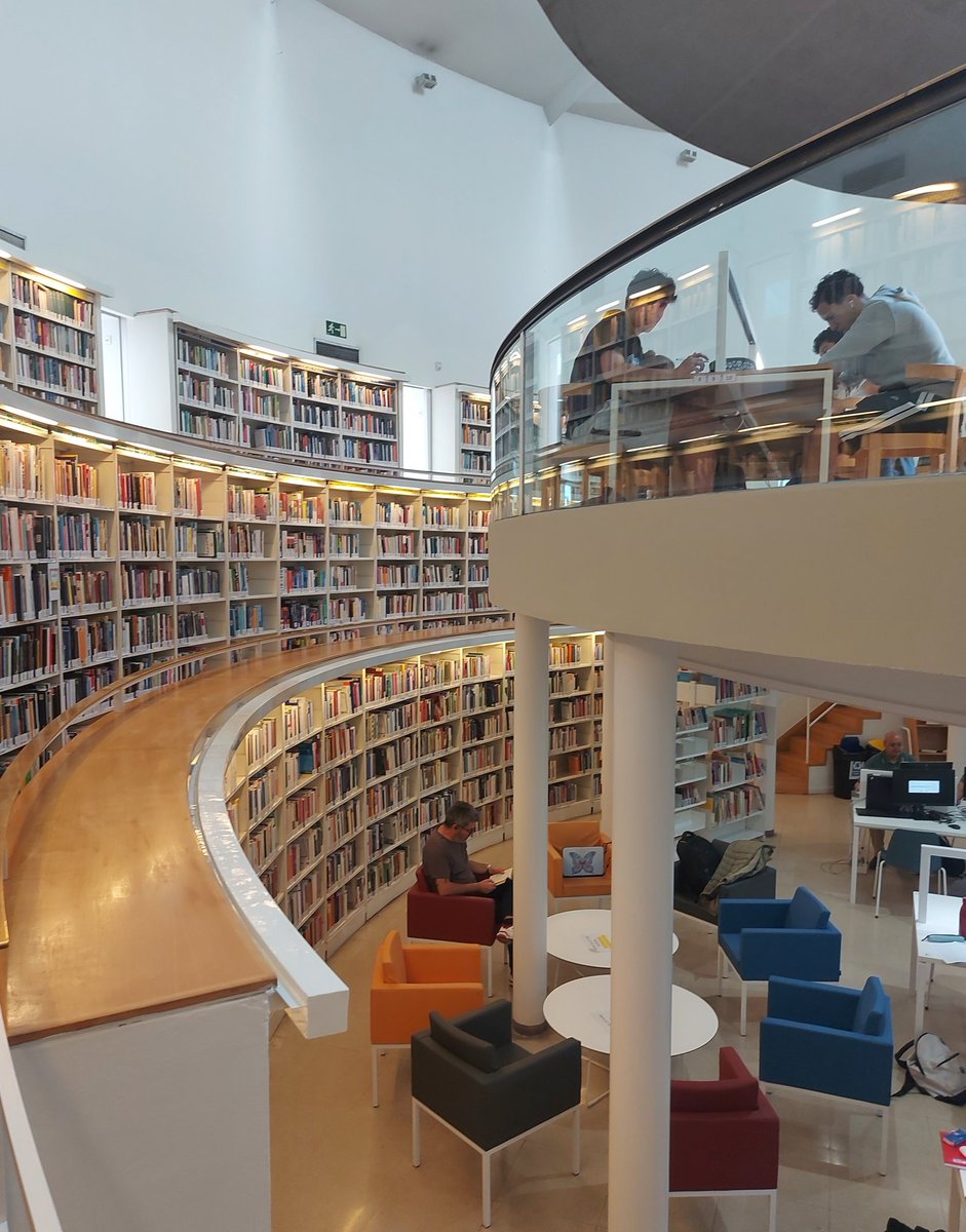 ManuelRevilla57's tweet photo. Biblioteca Puerta de Toledo / Pedro Salinas, Madrid 1992

Juan Navarro Baldeweg

#JuevesDeArquitectura

Como he disfrutado de mi visita a esta bellísima biblioteca madrileña proyectada por uno de mis grandes maestros, el me enseñó a amar la arquitectura hasta esta misma mañana. https://t.co/FDpD2aROwg