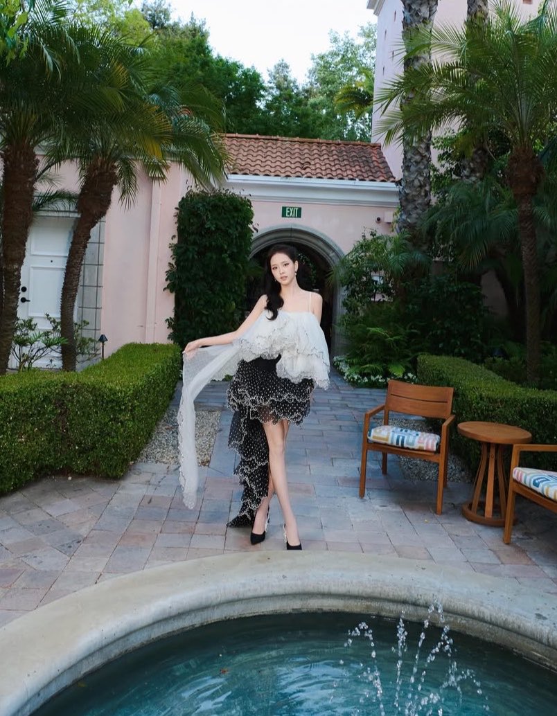 jisoo pics tweet media
