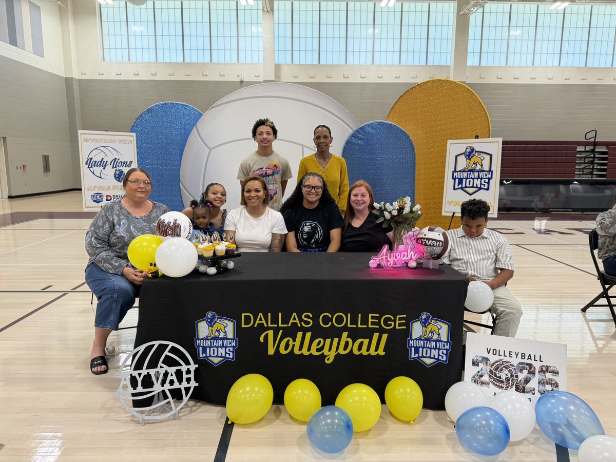 CoachJJohnson71's tweet photo. Signing Day 2026 was awesome! @CHSAthl coaches are very proud of the athletes signing today @Billy_W2007 @SimonPyle141489 @SimmonsAiden18 Hannah Stahl and Ayvah Fields!!! #R4TC https://t.co/M1MtMs65oY