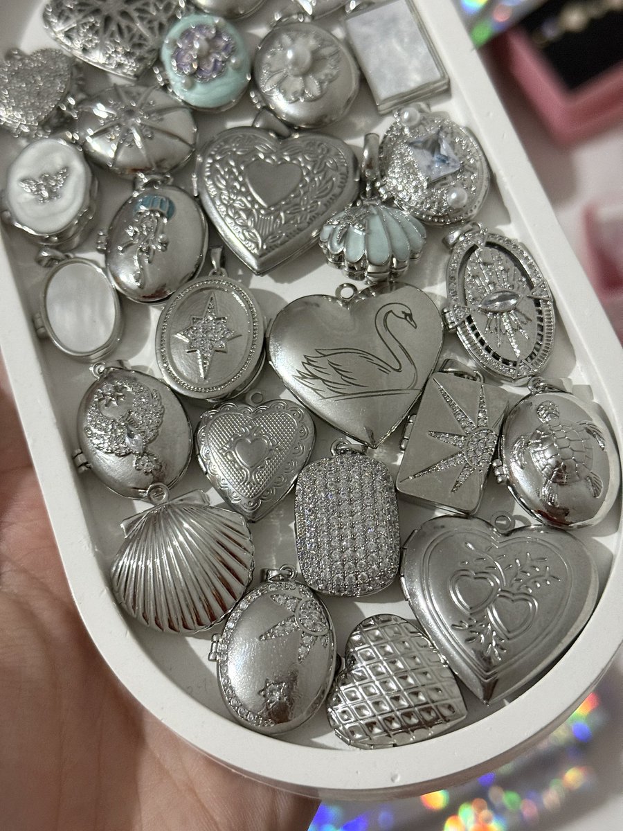 hibiscusaski's tweet photo. silver gzl taki bulamiyorum diyen varsa henuz benm isletmemle tanismamis olabilir 🥹👉🏻👈🏻 https://t.co/P5eFkYb05e
