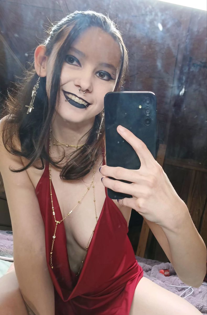 LilFlowerDawn's tweet photo. This red dress is so pretty...what would happen if it fell in front of you? #goth #reddress https://t.co/5FHxPjHNi4