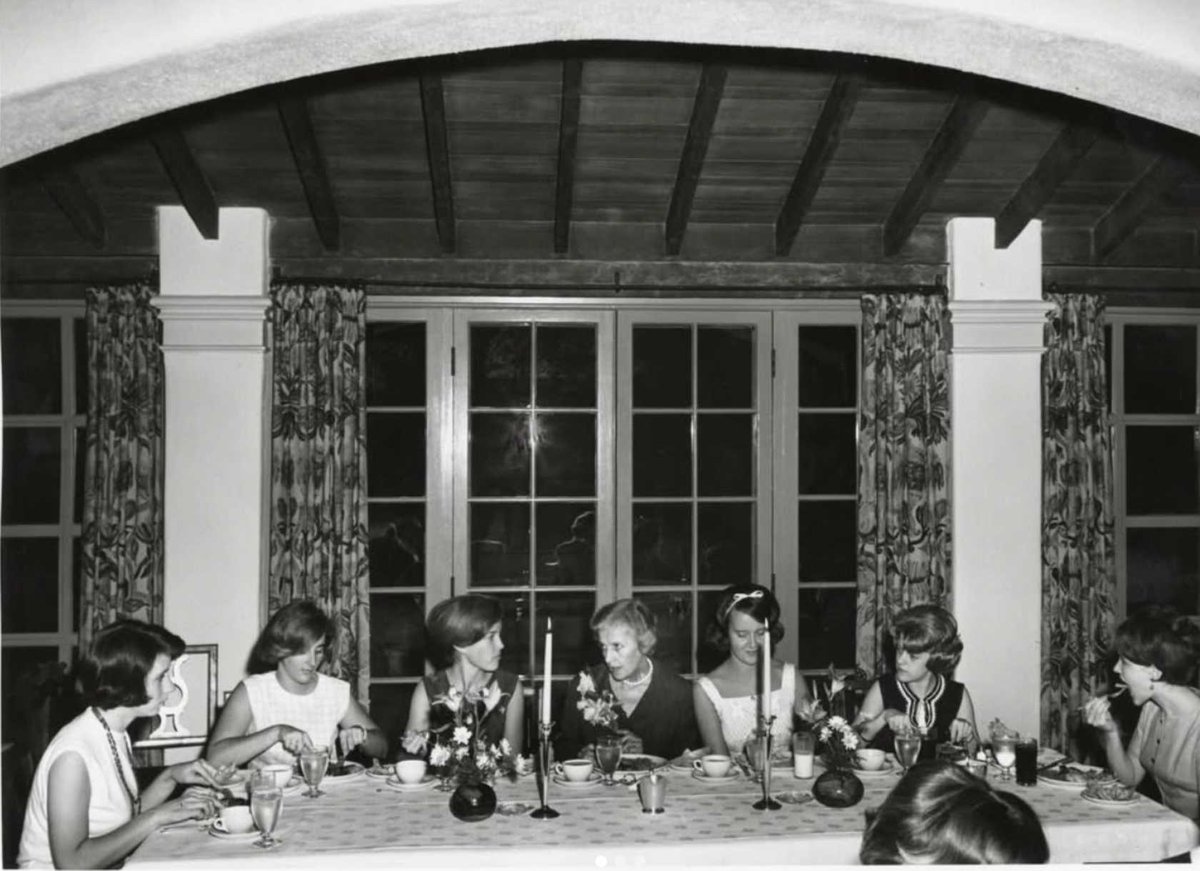 scrippscollege's tweet photo. In a first-of-its-kind Core class on Scripps history, first-year students researched the people and that shaped the College over its last 100 years—from ghost lore to res hall candlelit dinners to NASA's Susan Finley ’58. 
https://t.co/Jjo42xE90V

#ScrippsCentennial #Scripps100 https://t.co/YEPHvIG0SG