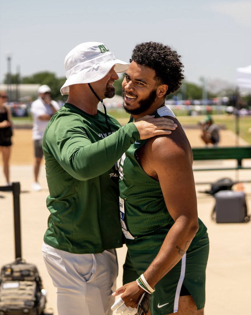 CharlotteTFXC's tweet photo. Big moment, 𝐁𝐈𝐆 𝐓𝐇𝐑𝐎𝐖 for Gates Hinton as he posts a mammoth PR of 61.78m to earn bronze in the men’s hammer! ✊🏻 https://t.co/x2eVFosKzI