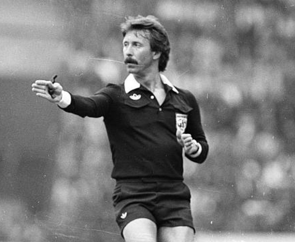 footballmemorys's tweet photo. Bruno Galler, Referee
#Officials #Referees #Refs https://t.co/rJYXmis9q8