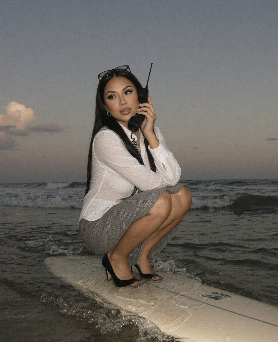 WithLunaLife's tweet photo. Badbitch🌑🌊 https://t.co/40kFqitRqn
