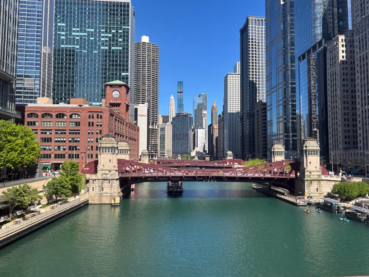 north0fnorth's tweet photo. i would die for my country chicago https://t.co/MYvyn7FTlv
