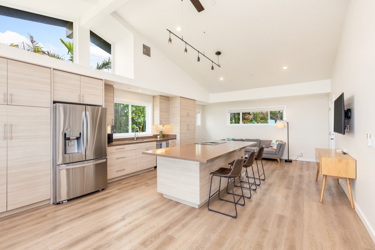 BenFieman's tweet photo. 87-849C Farrington Highway oceanfront in Maili just sold for full asking $1.75 million! Do you have a property that you are looking to sell and want an agent who's going to negotiate firmly on your behalf? https://t.co/HI7uMsAEYK