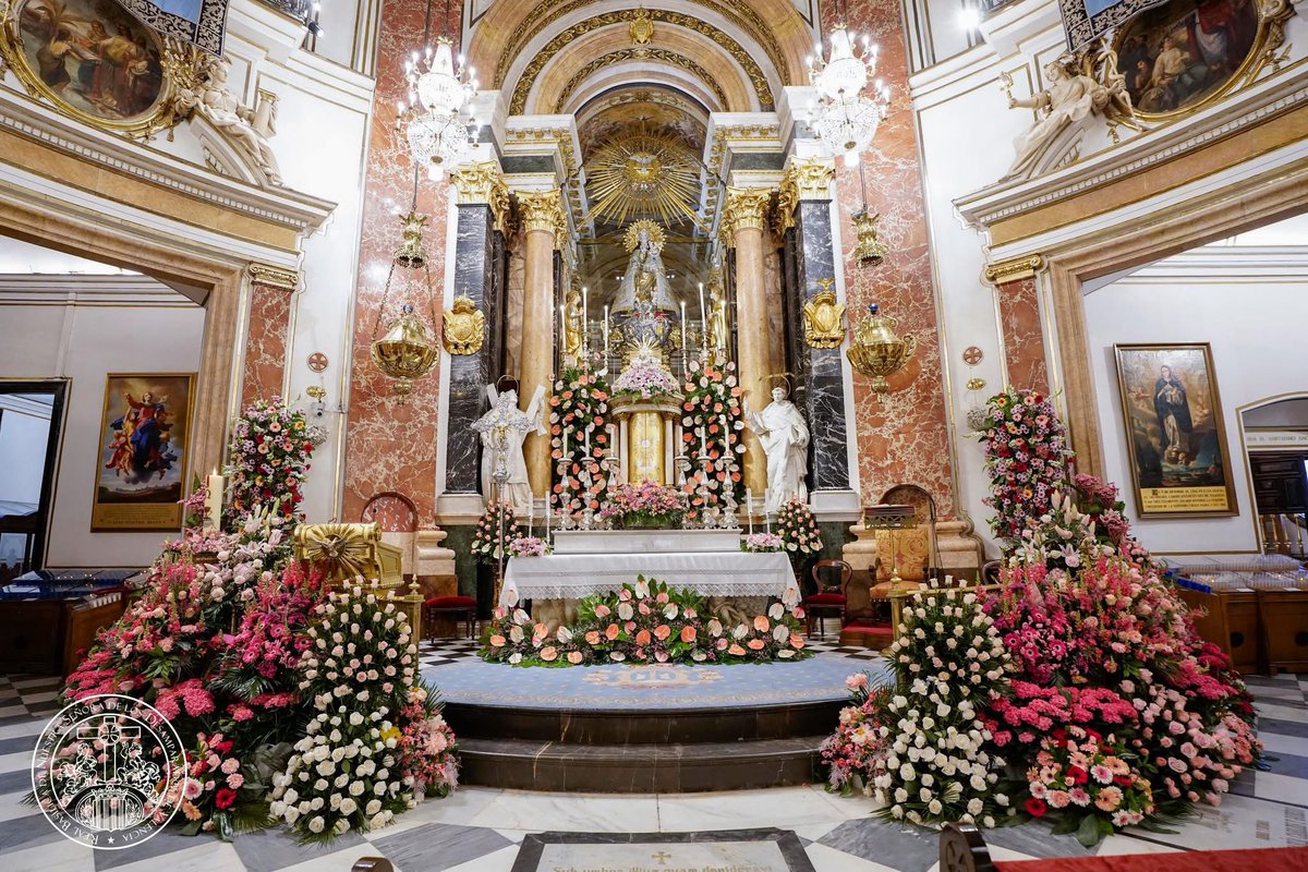 basilicadesampa's tweet photo. 🌺 Exorno Floral Fiesta de los Floristas,
El altar de la Virgen de los Desamparados se viste de fiesta, el rosado jardín, gracias al corazón generoso de los floristas por este gran trabajo, un arte lleno de devoción realzan la belleza de la Mare de Déu https://t.co/AttD2uEdGL