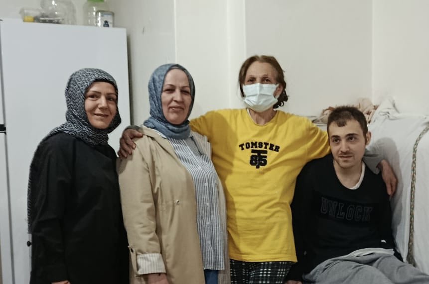 AKKadinSisli's tweet photo. Engelleri değil; sevgiyi, dayanışmayı ve güçlü yürekleri konuştuğumuz bu anlamlı haftada ailelerimizi ziyaret ederek gönül köprüleri kurduk.
Birlikte paylaştığımız her tebessüm, dayanışmanın en güzel hali oldu. https://t.co/obFHbViqCx