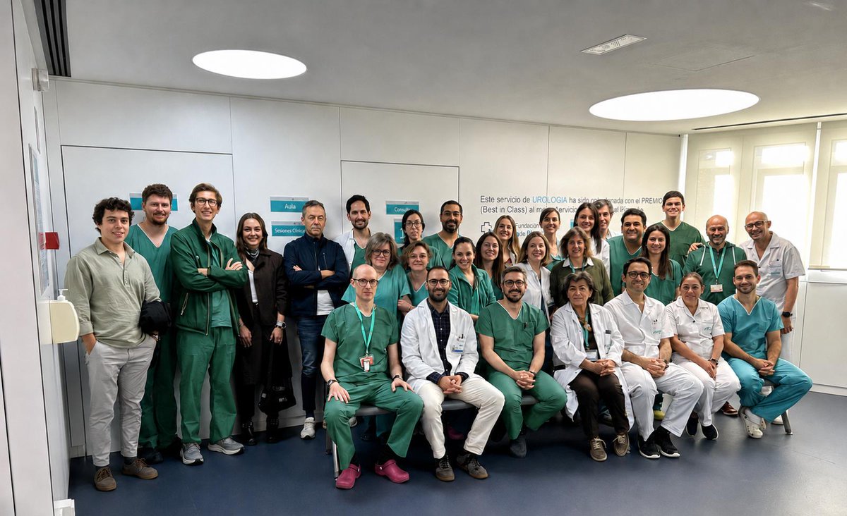 ramiro_cabello_'s tweet photo. Family picture (part of) UroTeam at @Hospital_FJD #UroFJD https://t.co/ivqy7bZ7VB