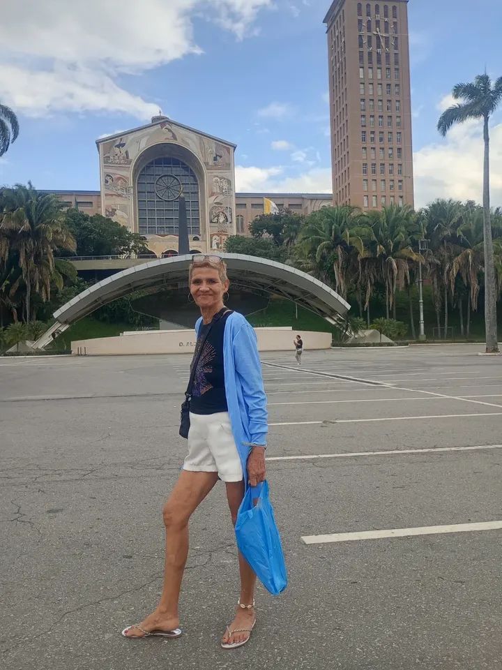 gilsonribeiro3's tweet photo. TBT de hoje, é sobre nosso passeio em Aparecida!
Rodeado de amigos... 
💙💙💙💙💙💙💙
#santuarionossasenhoraaparecida 
#gilsonacayati #gilsonamãeloira 
#gilsona #gilsonamaeloira https://t.co/IiGkfT1JVO