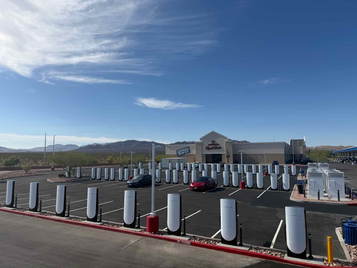 Tesla Charging tweet media