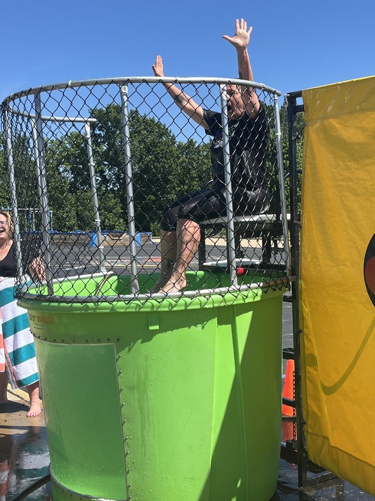 ZumEmge's tweet photo. It was a beautiful day for a dunking booth! Students who raised over $100 for Jump Rope for Heart got to dunk a staff member. Some teachers even joined in on the fun. We raised over $3000 school-wide. Way to go Emge Stars and thanks to Mrs. Evans for organizing this fun event. https://t.co/Q1po6Ik410