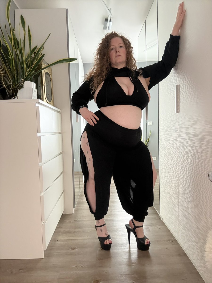 CurvyRedheadMommy tweet media