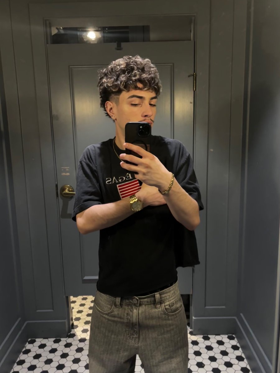 ♛ tweet media