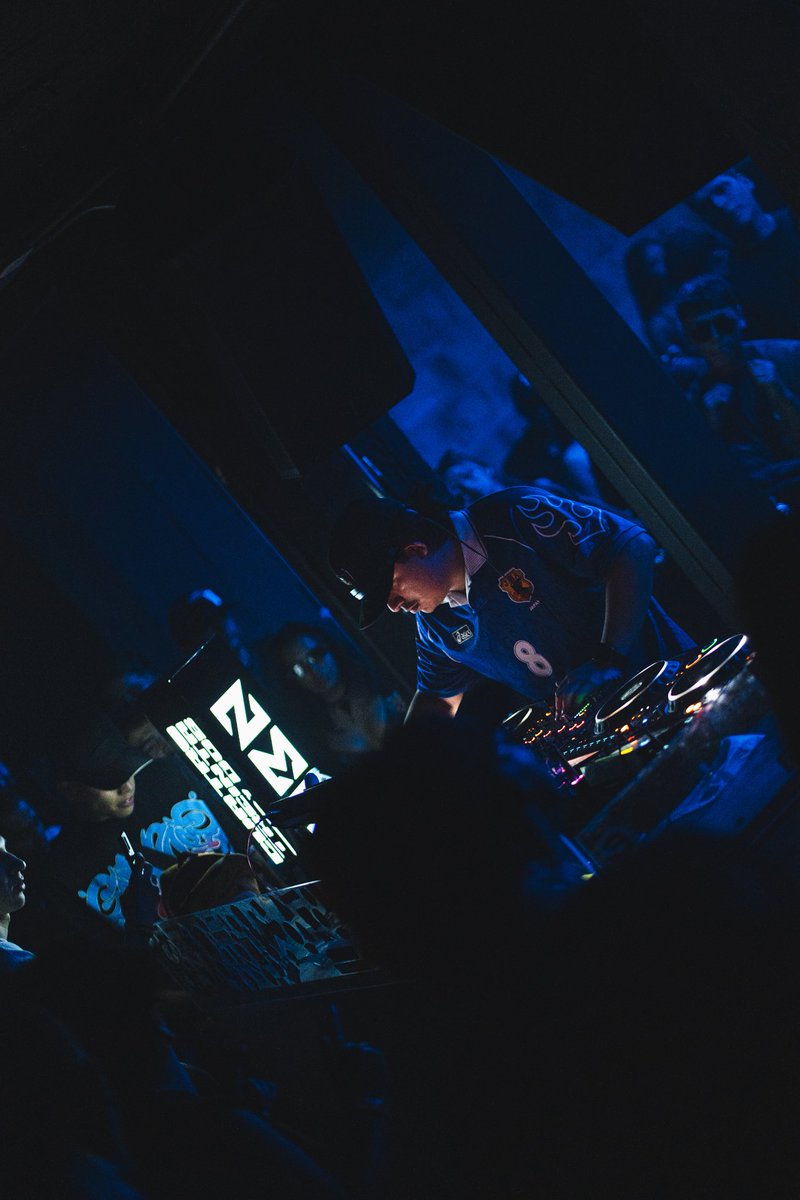 Pablocmk's tweet photo. “Ya estoy jugando con los grandes que soñé de chico.”

Algunas tomas de Groove Master III, el mejor en el puto lente @8ochoo_ 💙

Una noche para seguir soñando en grandes escenarios. https://t.co/SHCMk7M4XZ