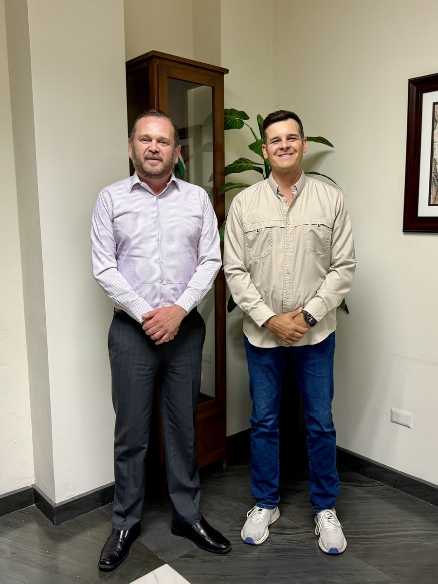 Daniel_GarciaEs's tweet photo. Seguimos trabajando en equipo para fortalecer los mecanismos de participación ciudadana 🙌🏼

Nos reunimos con el Mtro. Nery Ruiz Arvizu, Consejero Presidente del IEE Sonora, para coordinar esfuerzos y seguir impulsando una ciudadanía más participativa y cercana a la comunidad. https://t.co/wzGfAZnPQI